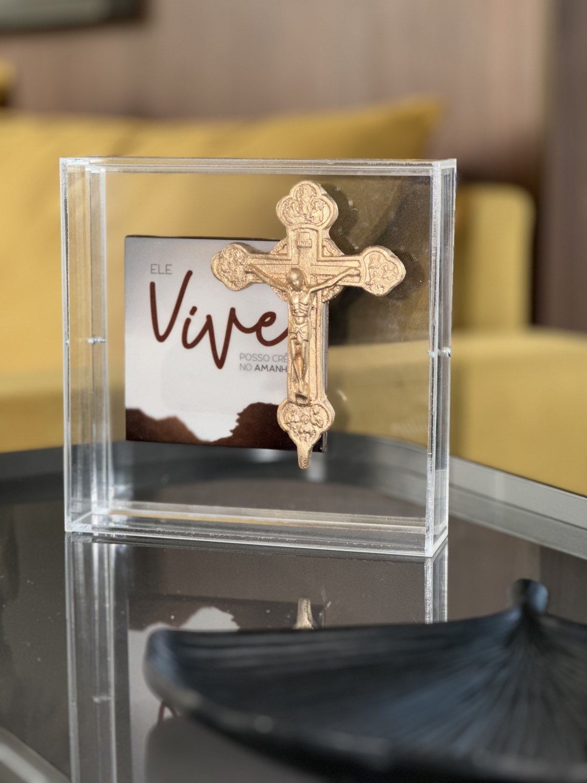 Crucifixo Ele Vive